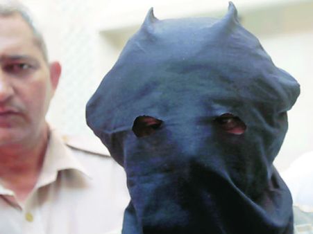 Delhi serial rapist slapped by lawyers inside Rohini court