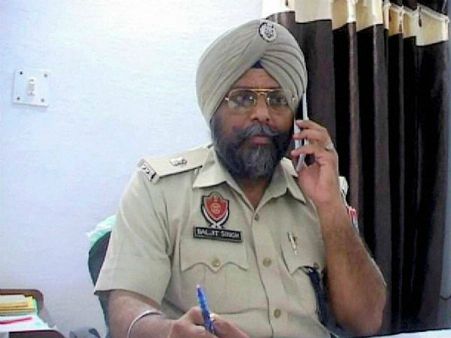 Gurdaspur attack: Slain SP's family refuses to cremate him, demands job