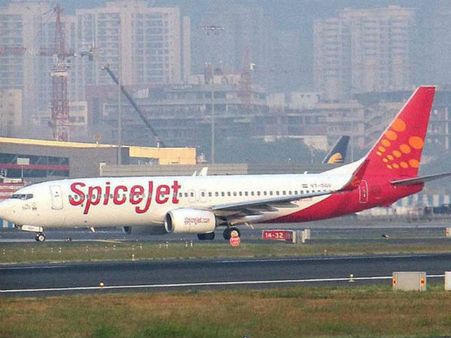 SpiceJet to buy 100 planes, in talks with aircraft makers