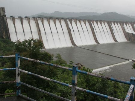 Gujarat: Heavy rains push up water level in Sardar Sarovar dam