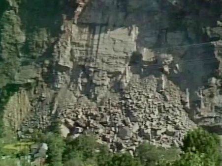 Uttarakhand: Giant falling boulders pose threat to Kedarnath pilgrims