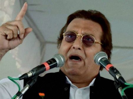 Vinod Khanna hospitalised in Mumbai