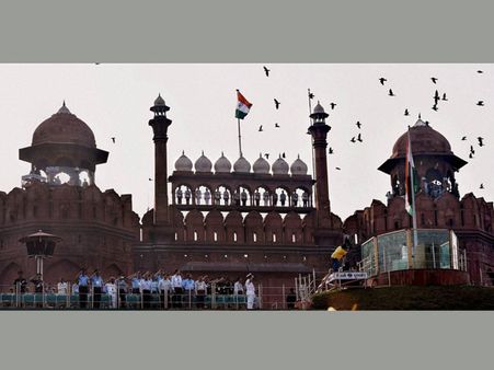 B-town pays homage to 'unsung heroes' on Independence Day