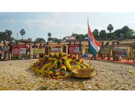 OneIndia Special: Thousands throng Guru Kalam's kabar at Rameshwaram