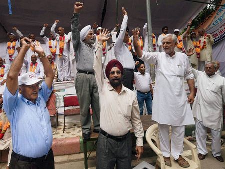 OROP: Gen V.K. Singh's daughter joins protesters