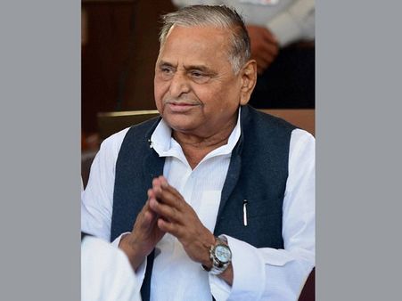 Mulayam's threat to IPS officer: Hazartganj police asked for report