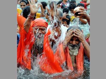 Second 'shahi snan' at Kumbh Mela passes off peacefully