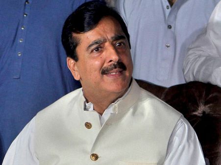 Former Pak PM Yusuf Raza Gilani gets 7-day protective bail in graft cases