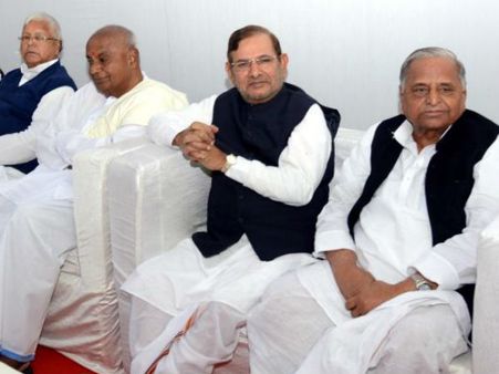 SP quits Janata Parivar: Let down by 'Nitish-Lalu tactics', Mulayam opts to contest alone in Bihar