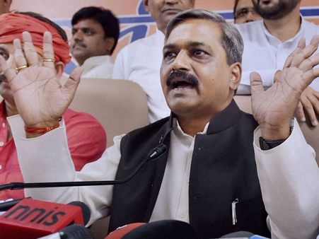 Delhi BJP flays AAP govt over 'failure' to check dengue spread