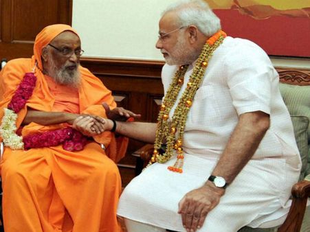 News Flash: PM Modi's guru Swami Dayanand Giri passes away