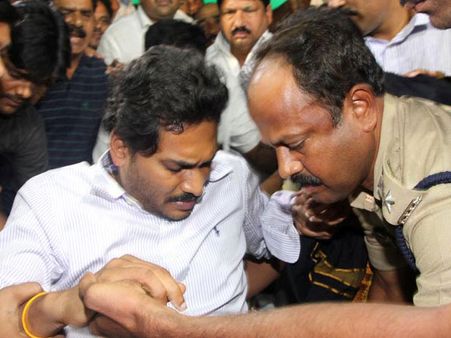 Police foil Jaganmohan's fast, shift him to hospital