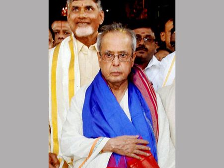 President pays obeisance at Gujarat's Somnath temple