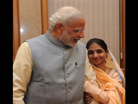 Geeta meets her 'Bajrangi Bhaaijan'! Deaf and mute girl meets PM Modi