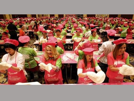 Shanghai breaks Guinness Record for pizza dough tossing