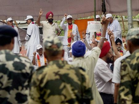OROP: Protesting military veterans to return medals