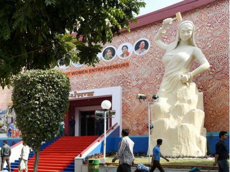 'PM Modi's Make in India drawing crowds to trade fair'