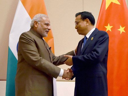 PM Modi meets Chinese counterpart Li Keqiang; discusses bilateral ties