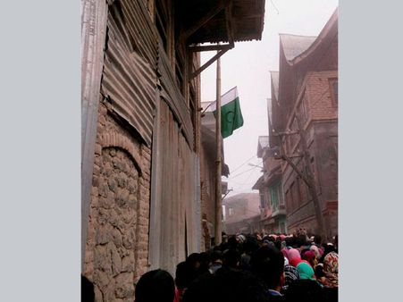 Pakistan flag hoisted on J&K CM's ancestral house