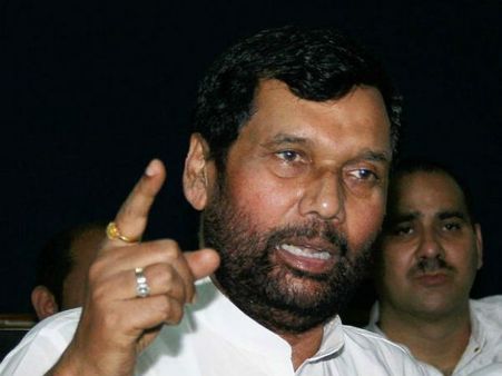 Grand alliance government will not last long, says Paswan