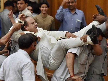 Vijender Gupta marshalled out of Delhi Assembly