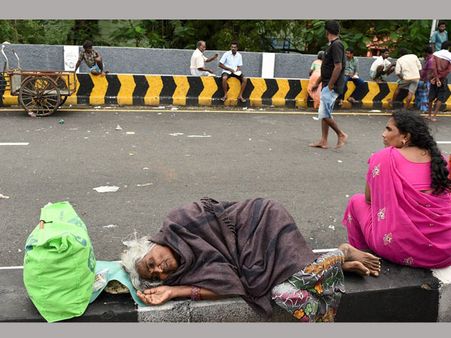 Chennai floods: Crying for help, woman sits with mother's body for 20 hrs