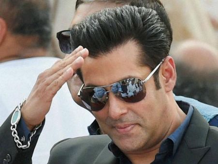 HC absolves Salman of even the charge of not helping victims