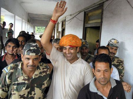 Shahrukh Khan's Dilwale faces protest in UP: BJP MLA Sangeet Som's fans booked