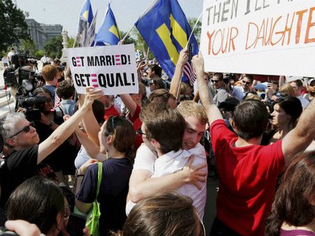 US lifts lifetime ban on gay blood donations