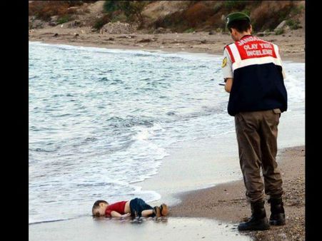 Drowned Syrian boy's family arrives in Canada