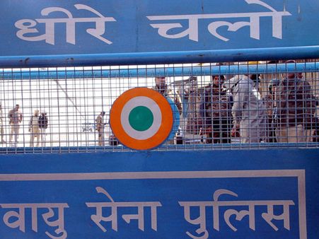 Pathankot attack should not derail peace talks, say experts