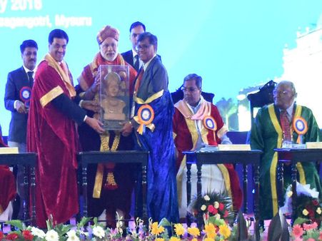 PM Modi chants 5E mantra to S&T brains in Mysuru