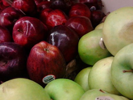 Wholesale traders opt not to buy perishable fruits to cut losses