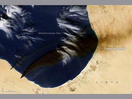 Libya: NASA images show fire in oil tanks after IS shelling