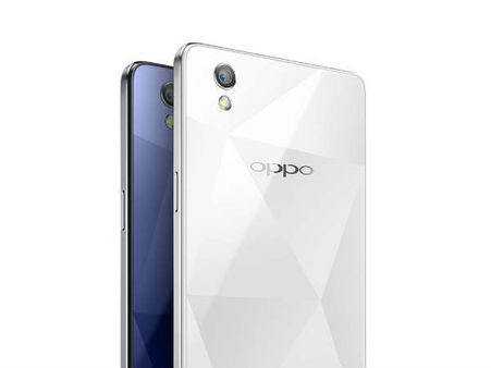 Oppo unveils technology to charge smartphone in 15 minutes