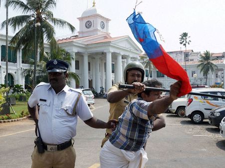 Solar scam: Protests rage in Kerala demanding CM's resignation