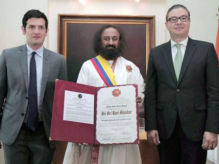 Sri Ravi Shankar favours women's entry into Shani temple