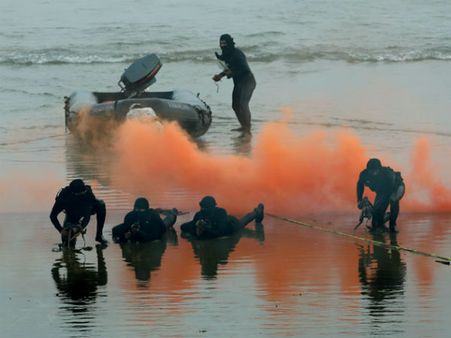 Parrikar clarifies on Akshay, Kangana role at Fleet Review; Vizag set for City Parade