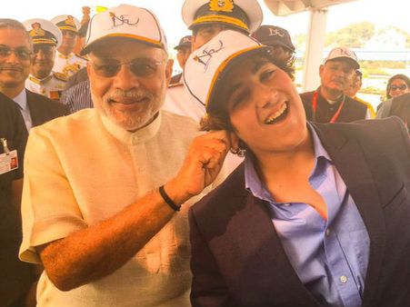 Viral Photo: When PM Modi pulled Akshay Kumar's son Aarav's ear