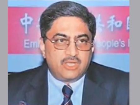 India's new envoy Gautam Bambawale presents credentials to Pak President