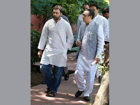 BJP spreading hatred, violence: Rahul in Assam