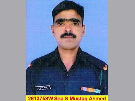 Siachen avalanche: Sepoy Mushtaq Ahmed laid to rest with military honours