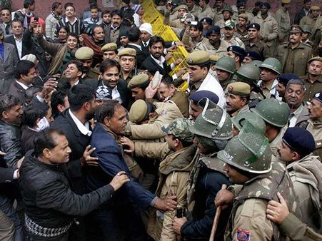 Patiala House Court - Lawyers assault Kanhaiya Kumar in court