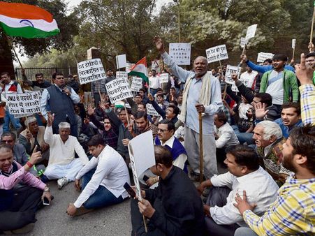 WPI activists held for protesting JNU student leader arrest in TN