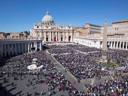 Austrian priest who was accused of trying to kiss nun cleared by Vatican court