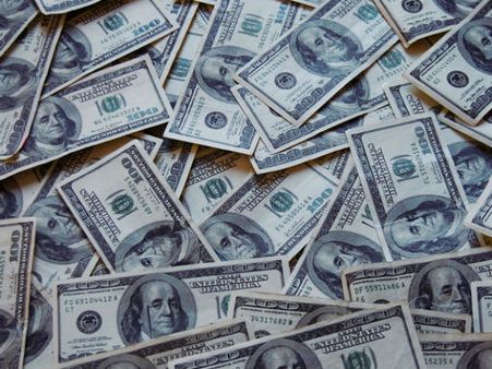 US dollar rises ahead of Fed meeting