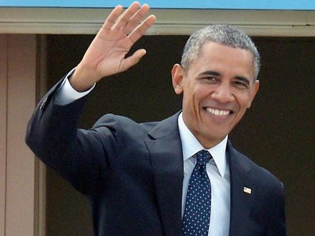 Rain, deserted streets, police greet Barack Obama in Havana