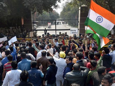 JNU row: Delhi govt contemplating defamation case against TV channels