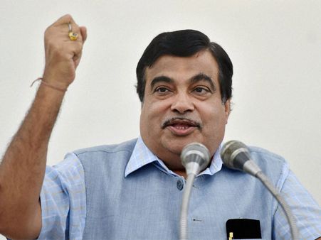 Nitin Gadkari launches system for live traffic updates on NH 8