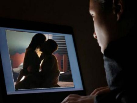 China targets internet sex shows